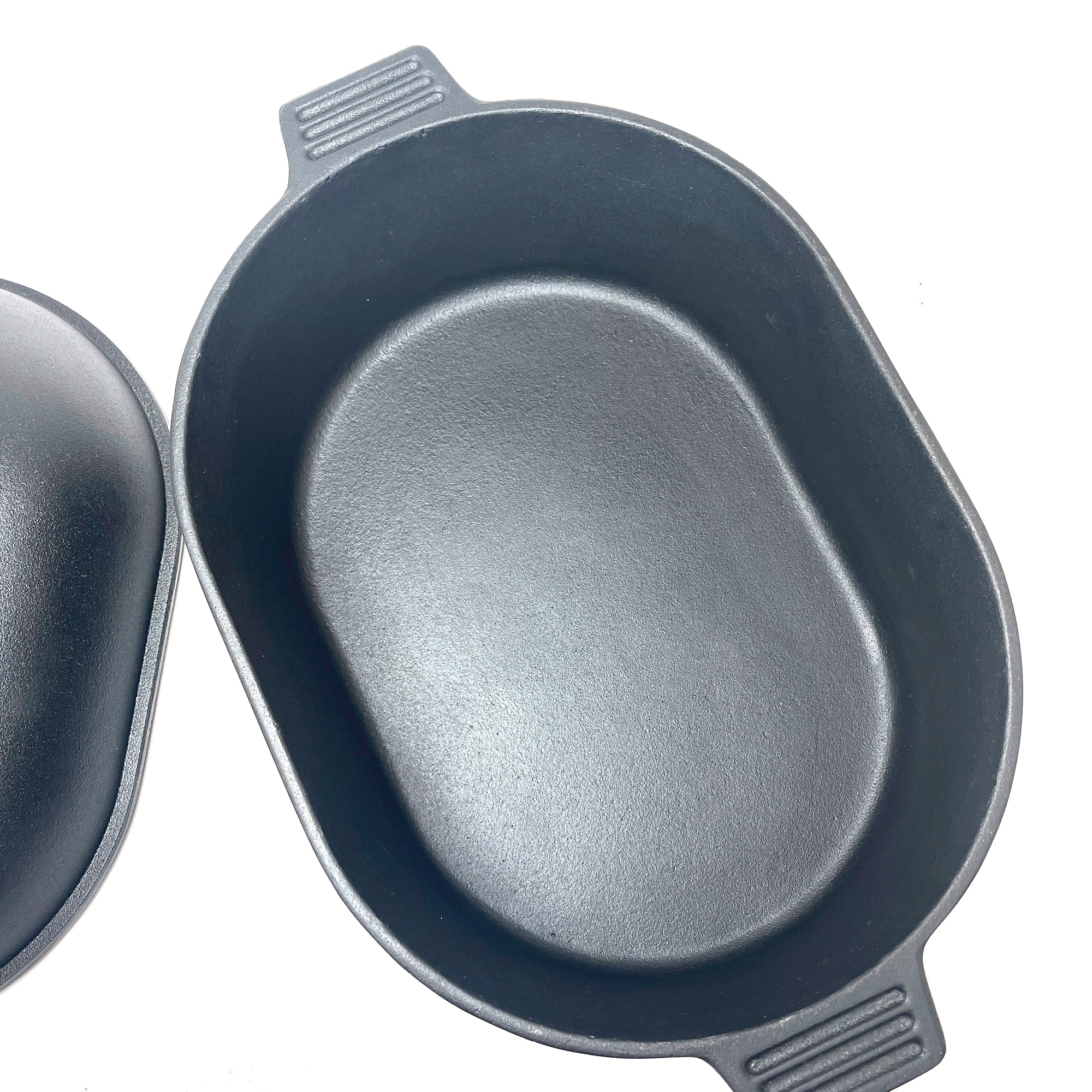 11-qt Cast Iron Oval Roaster with Lid - Image 4