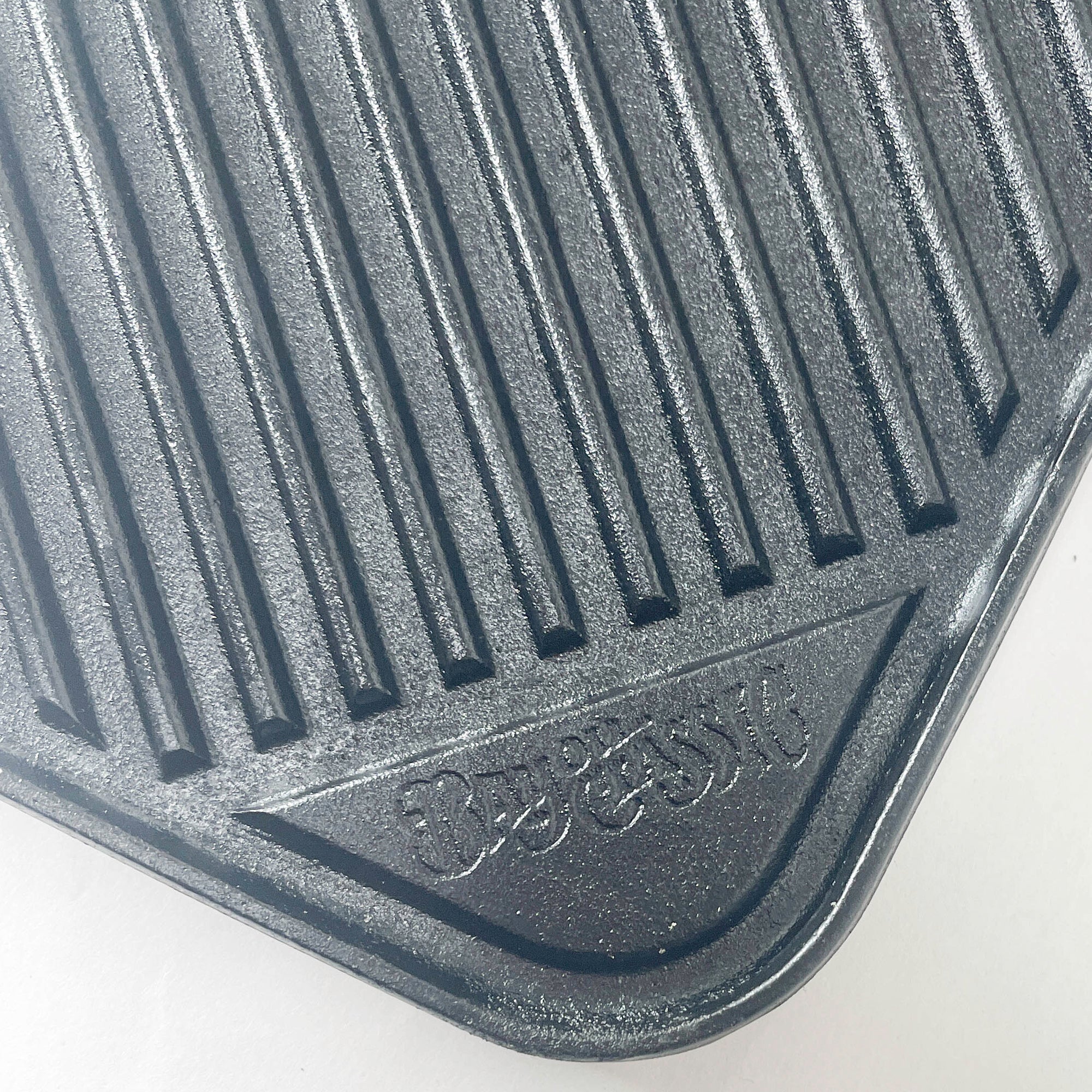 14-in Cast Iron Reversible Square Griddle - Image 4