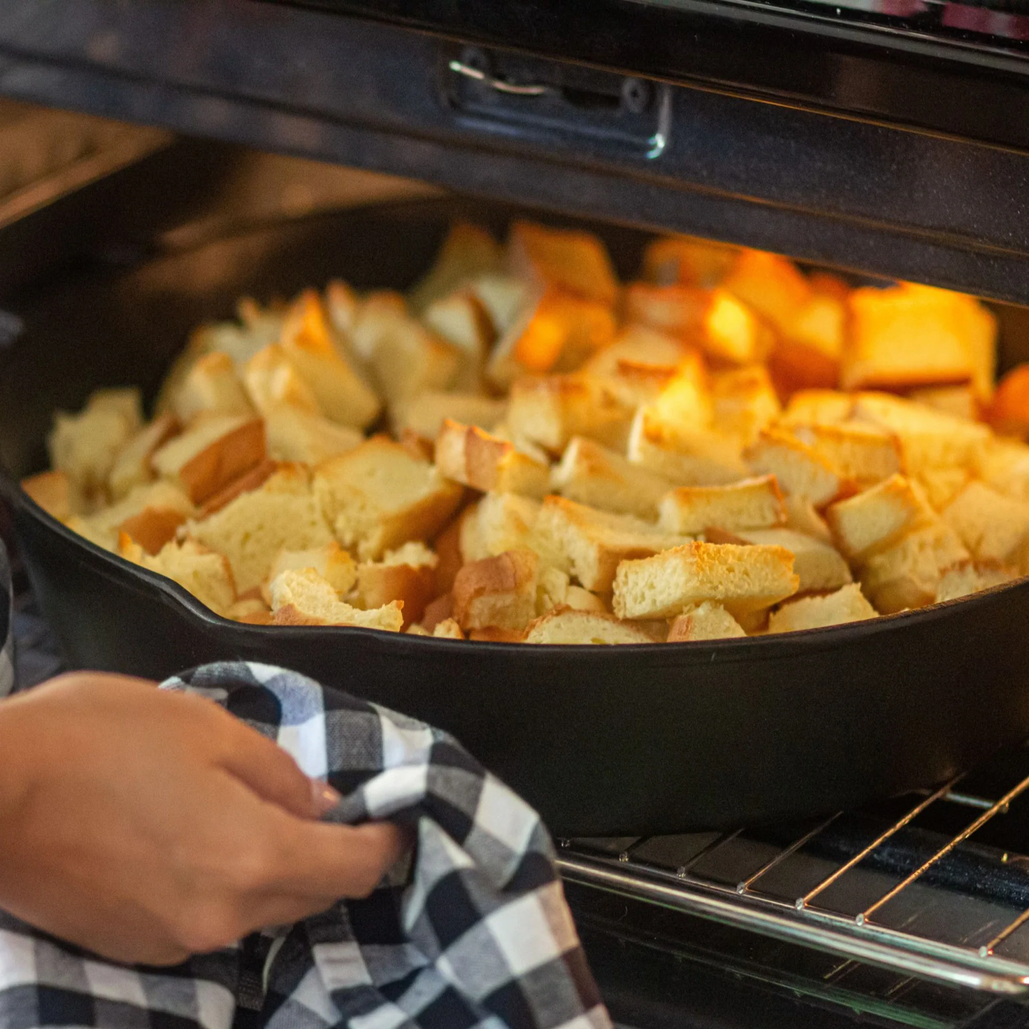 16-in Cast Iron Double-Handled Skillet - Image 9