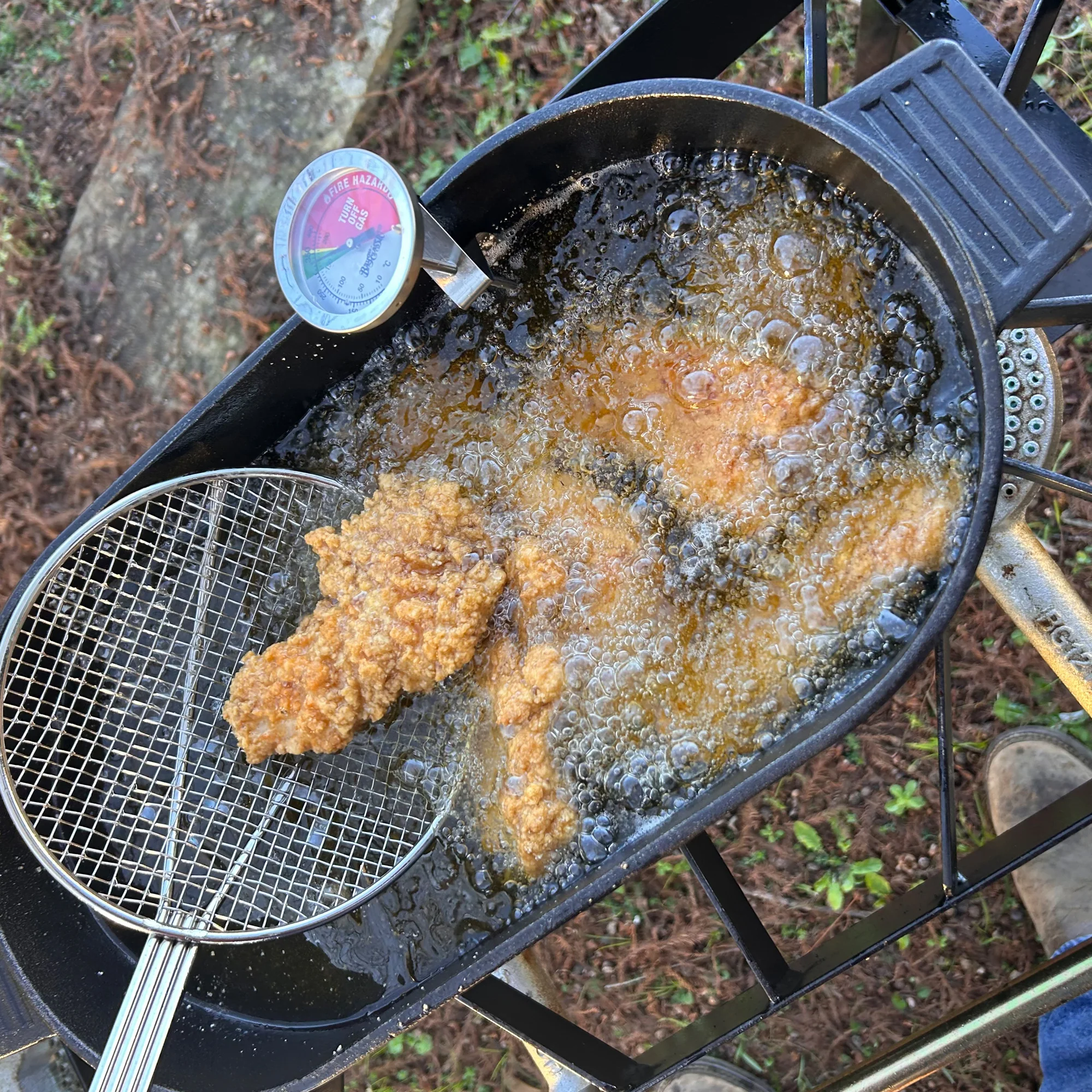 6-qt Cast Iron Oval Fryer with Griddle Lid - Image 4