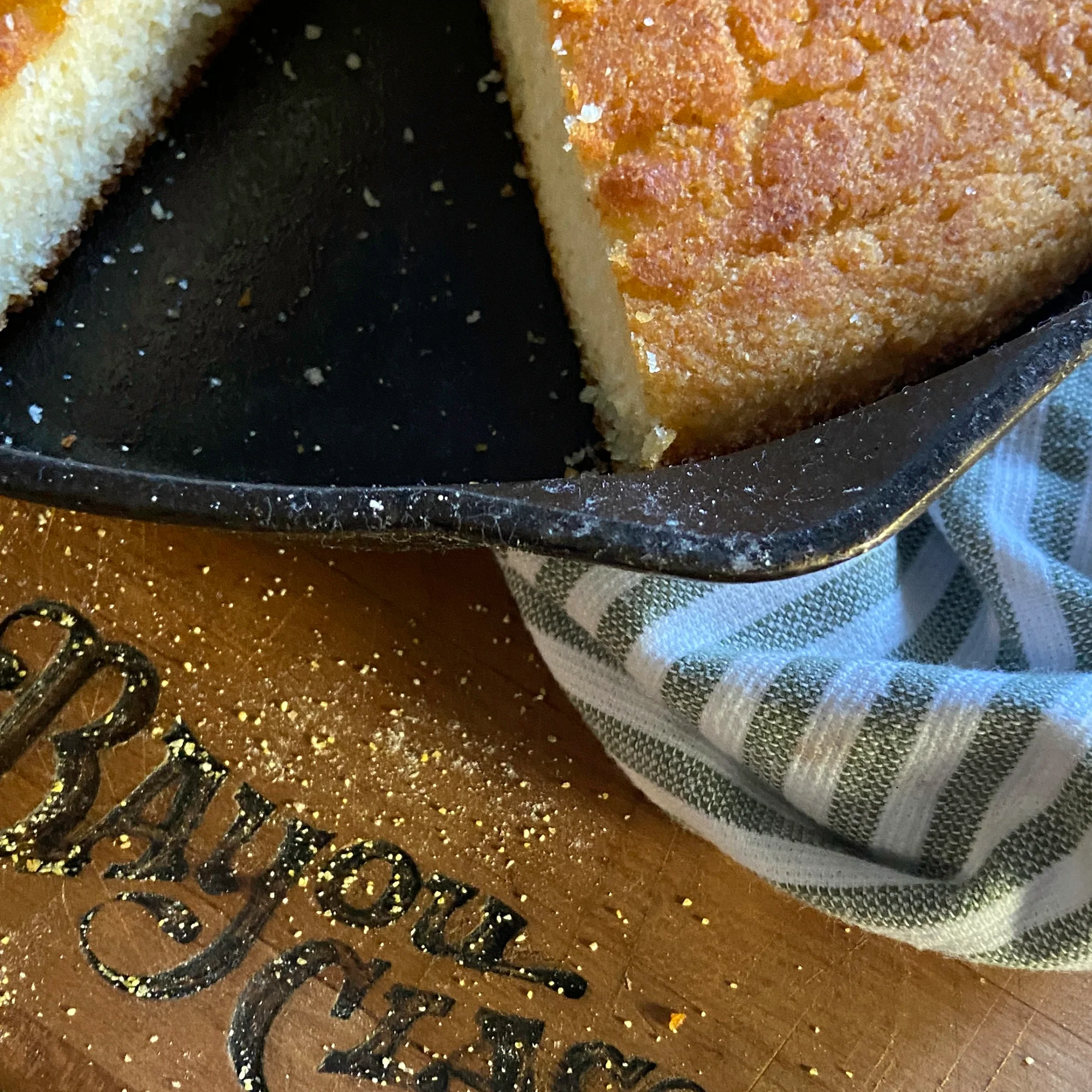 8-in and 12-in Cast Iron Skillet Set - Image 3