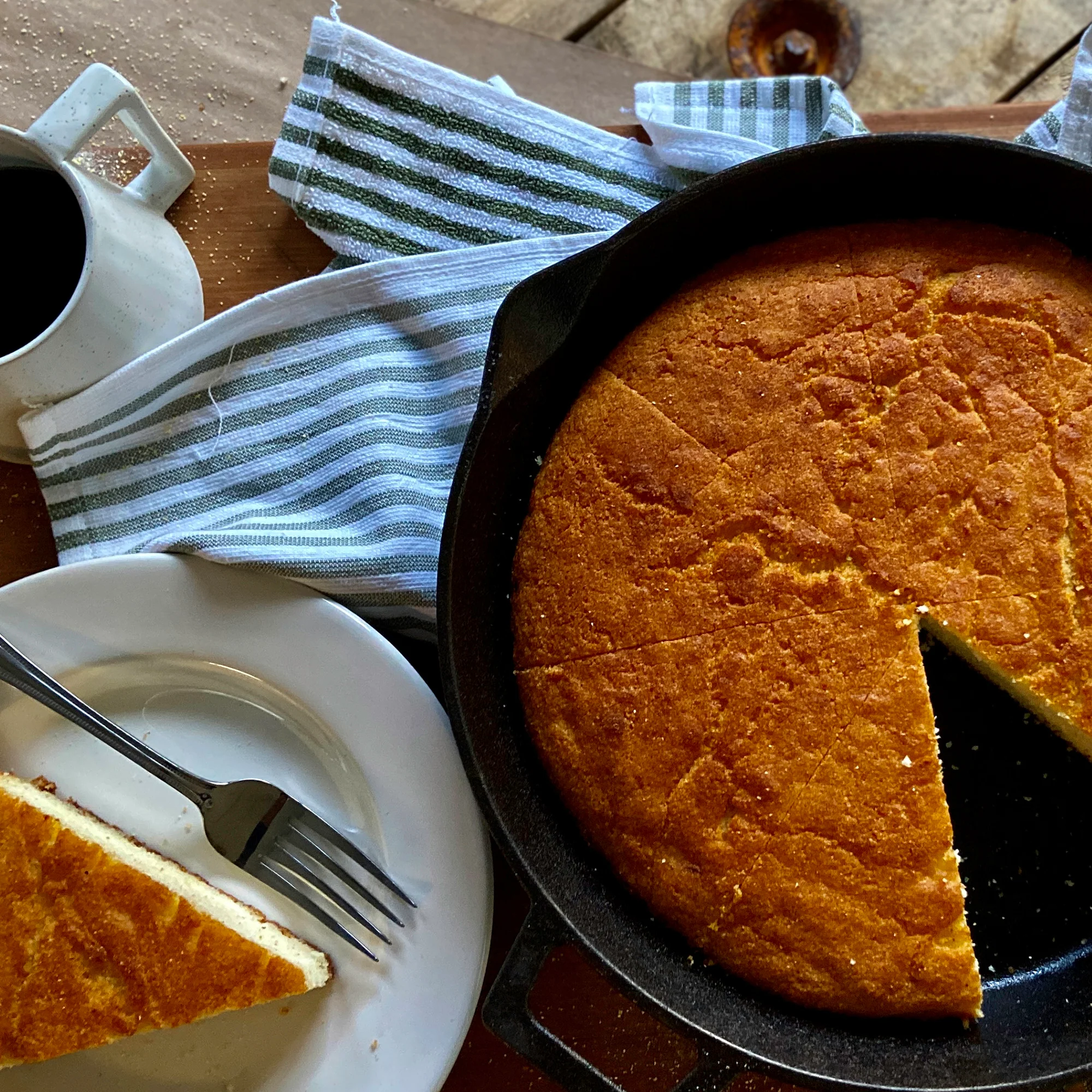 8-in and 12-in Cast Iron Skillet Set - Image 4