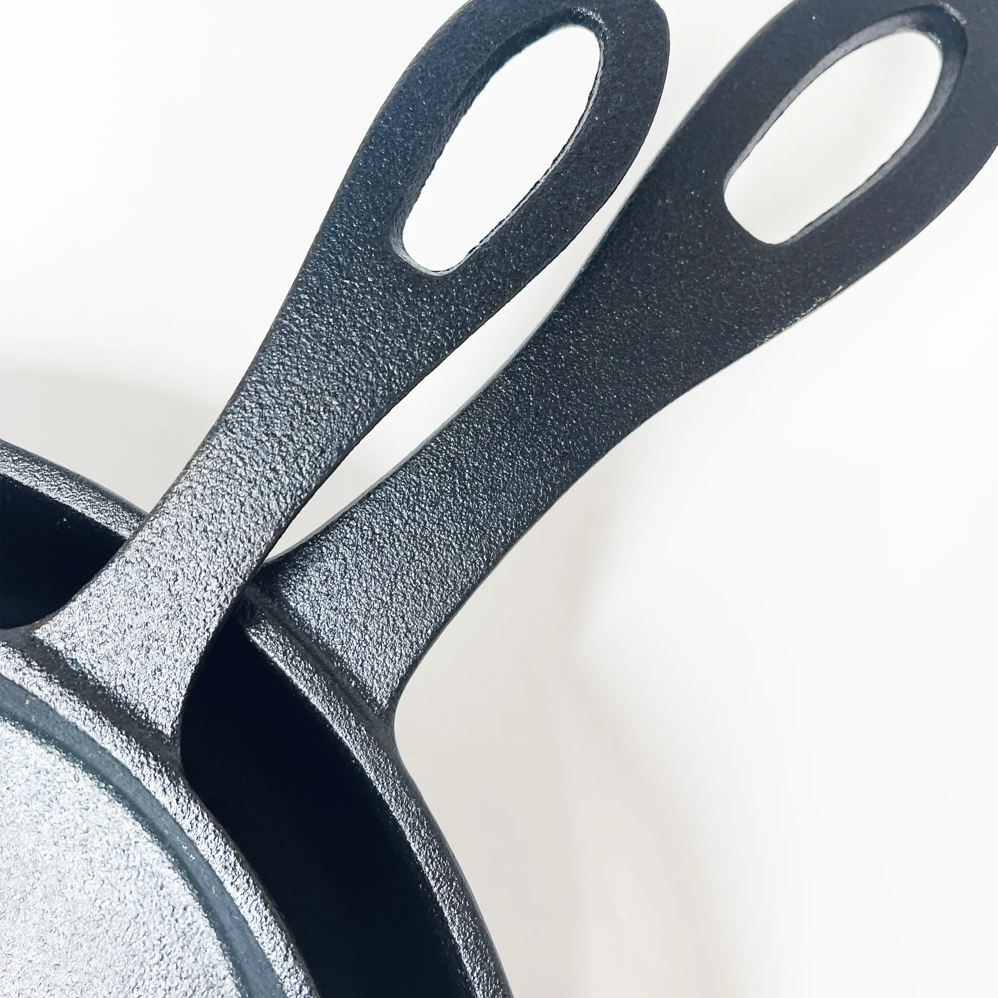 8-in and 10-in Cast Iron Skillet Set - Image 5