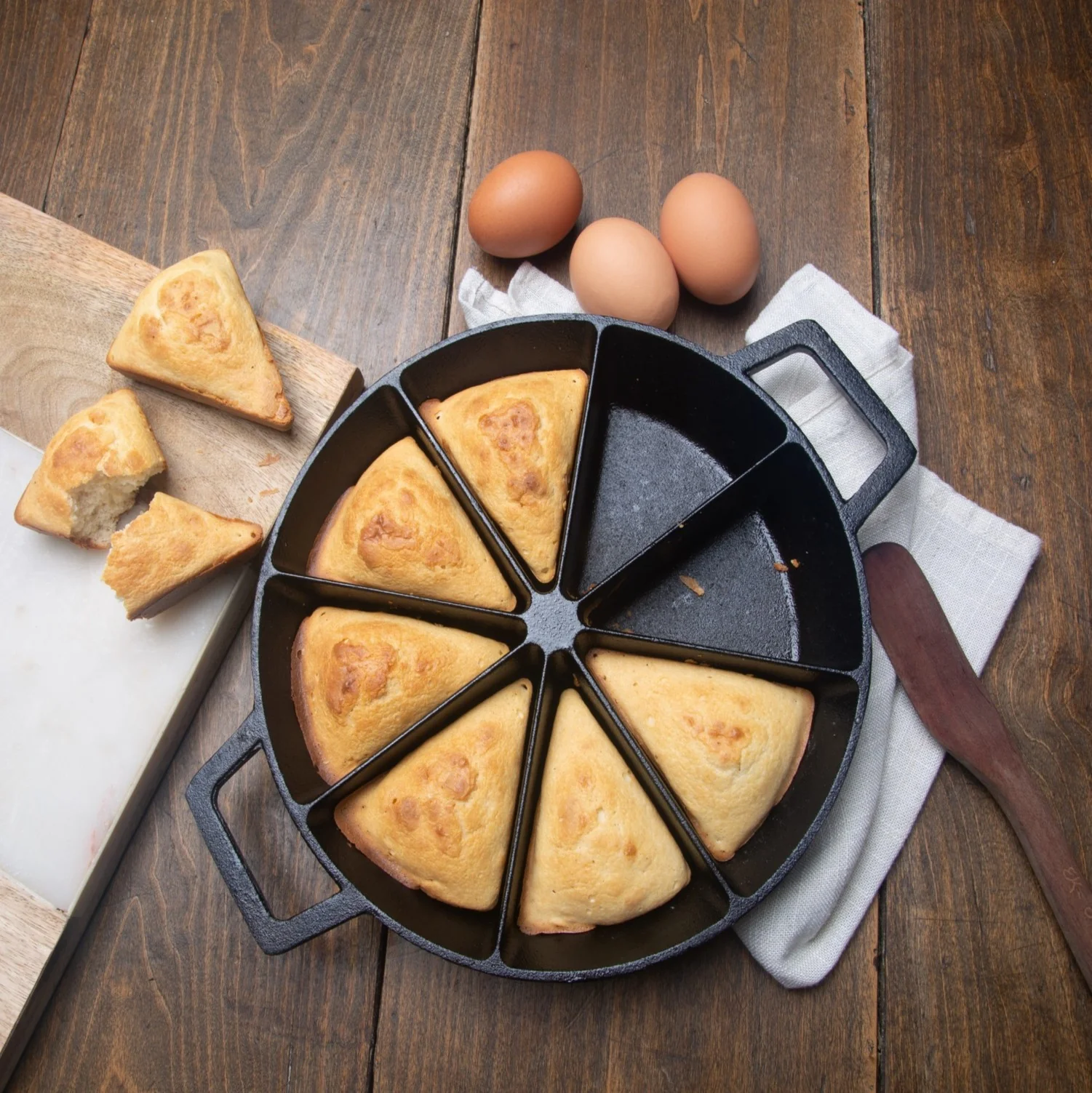 10-in Cast Iron Wedge Cornbread Skillet - Image 3
